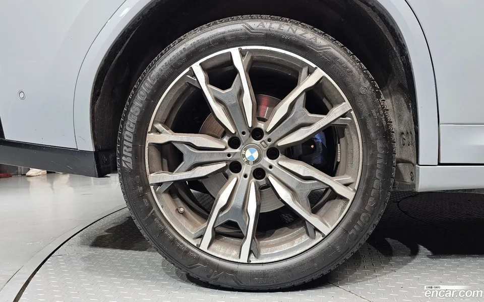 BMW X4 xDrive20i M 2024 — thumbnail 2