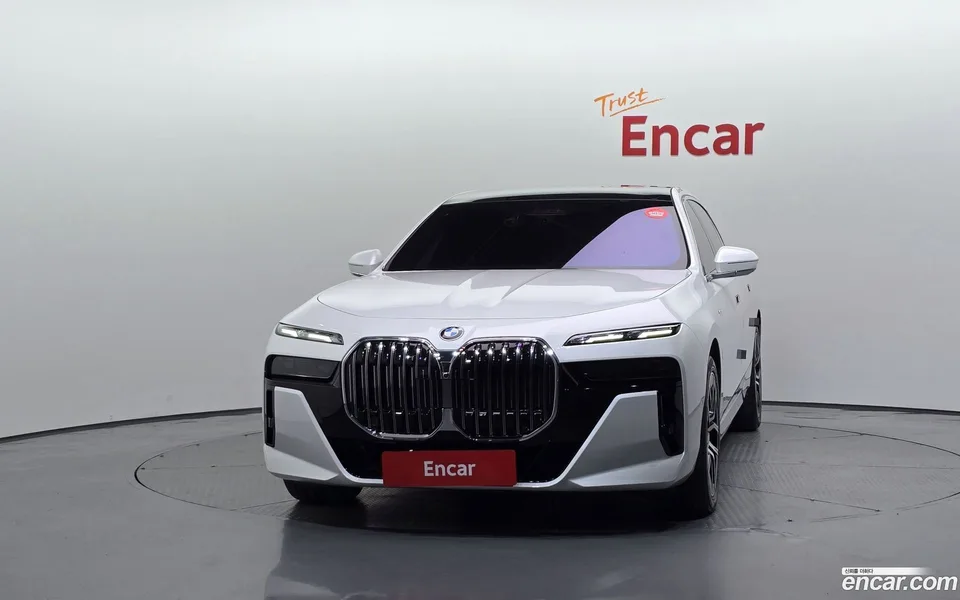 BMW 7 Series 740i xDrive M 2024 — thumbnail 3