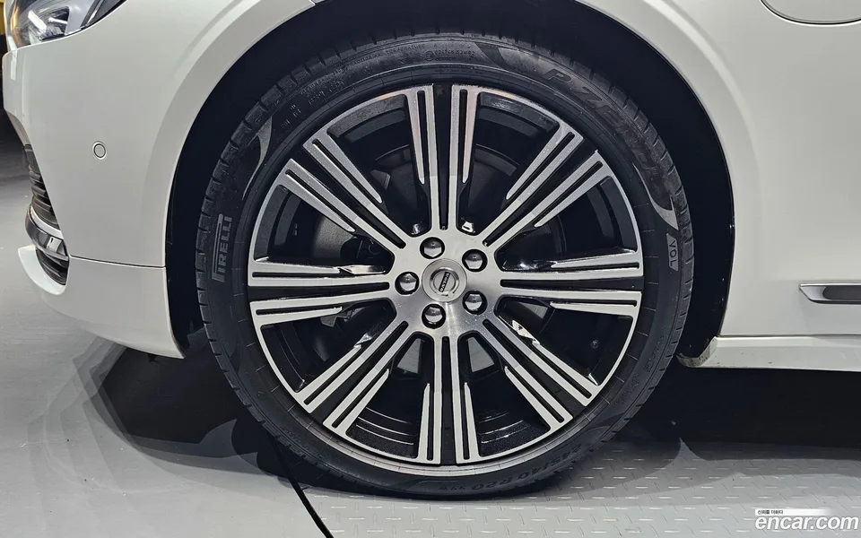 Volvo S90 T8 AWD 2025 — thumbnail 2