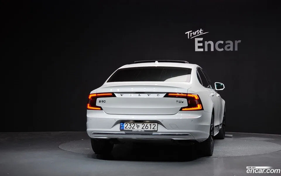 Volvo S90 T8 AWD 2025 — thumbnail 4