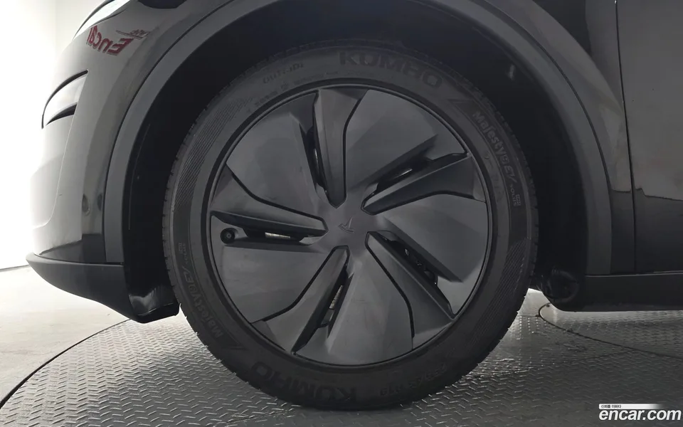 Tesla Model Y RWD 2025 — thumbnail 2