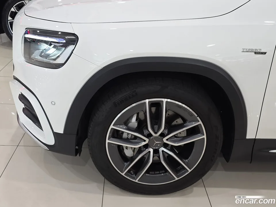 Mercedes-Benz GLB-Class AMG GLB35 4MATIC 2025 — thumbnail 2