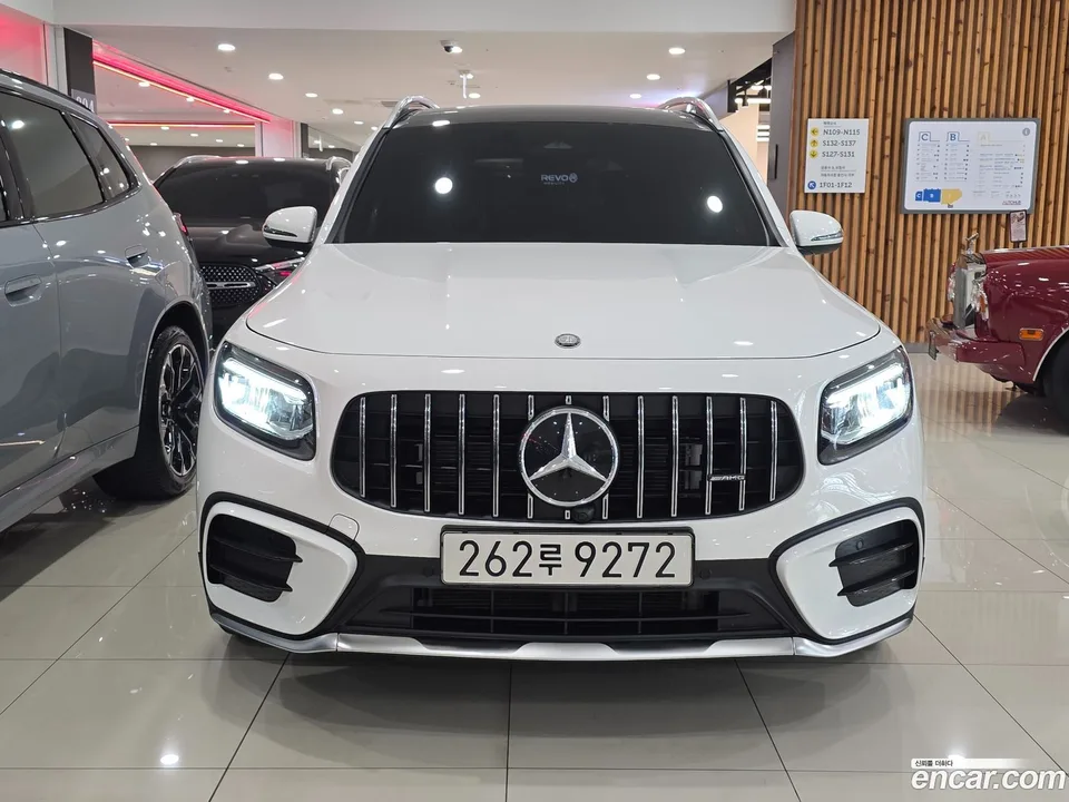 Mercedes-Benz GLB-Class AMG GLB35 4MATIC 2025 — thumbnail 3