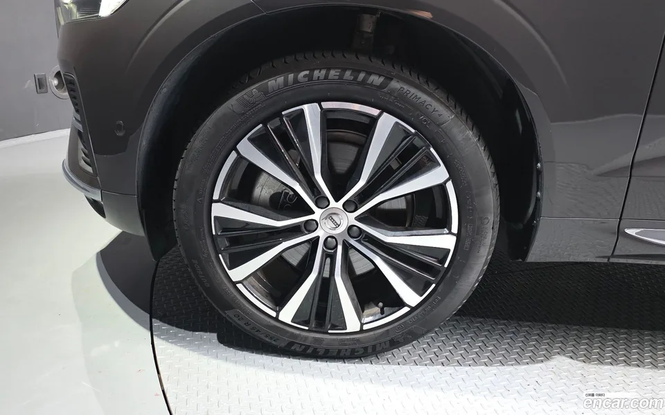 Volvo XC60 B5 2025 — thumbnail 2