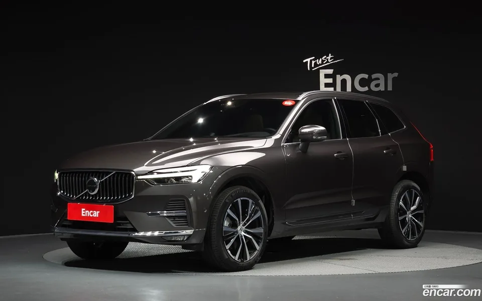 Volvo XC60 B5 2025 — photo 1, buy with delivery to Moscow