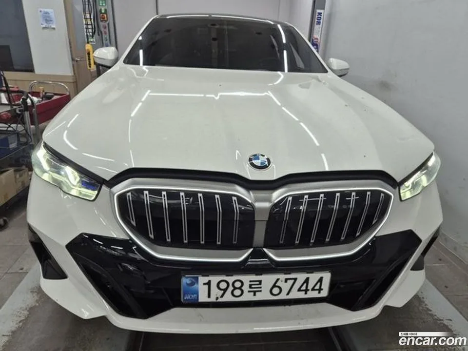 BMW 5 Series 520i M 2025 — photo 1, buy with delivery to Moscow