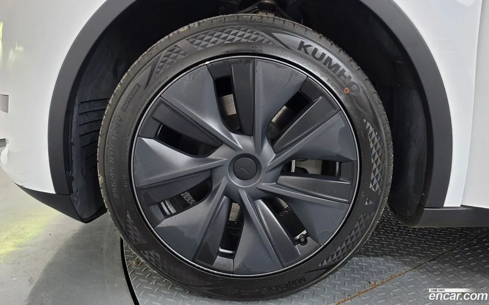 Tesla Model Y RWD 2024 — thumbnail 2