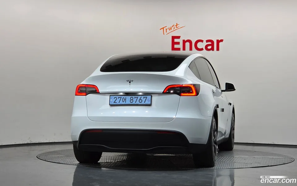 Tesla Model Y RWD 2024 — thumbnail 4