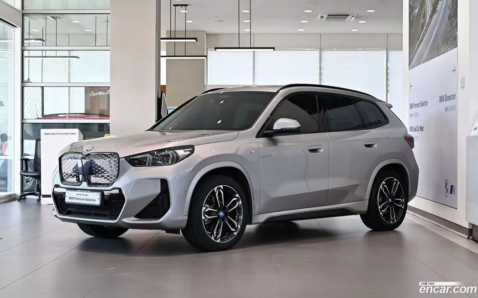 BMW iX1 xDrive 30 M 2025 — фото 1, купить с доставкой в Москву