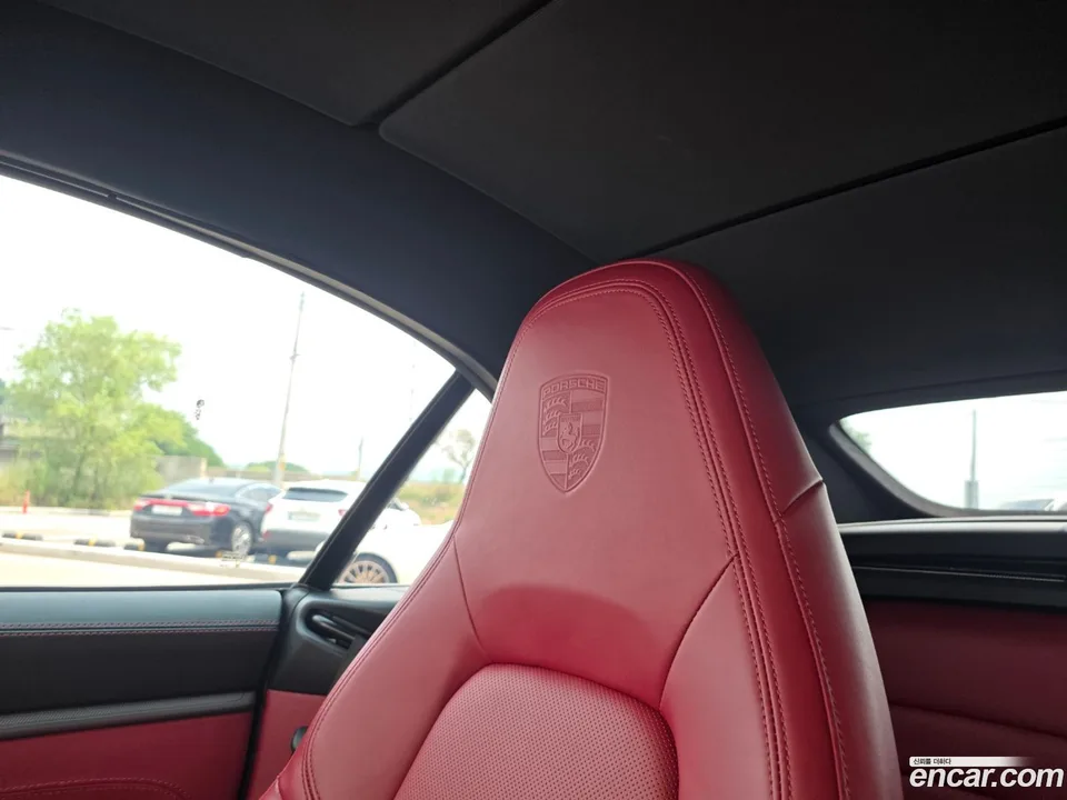 Porsche 911 (992) 2022 — thumbnail 2