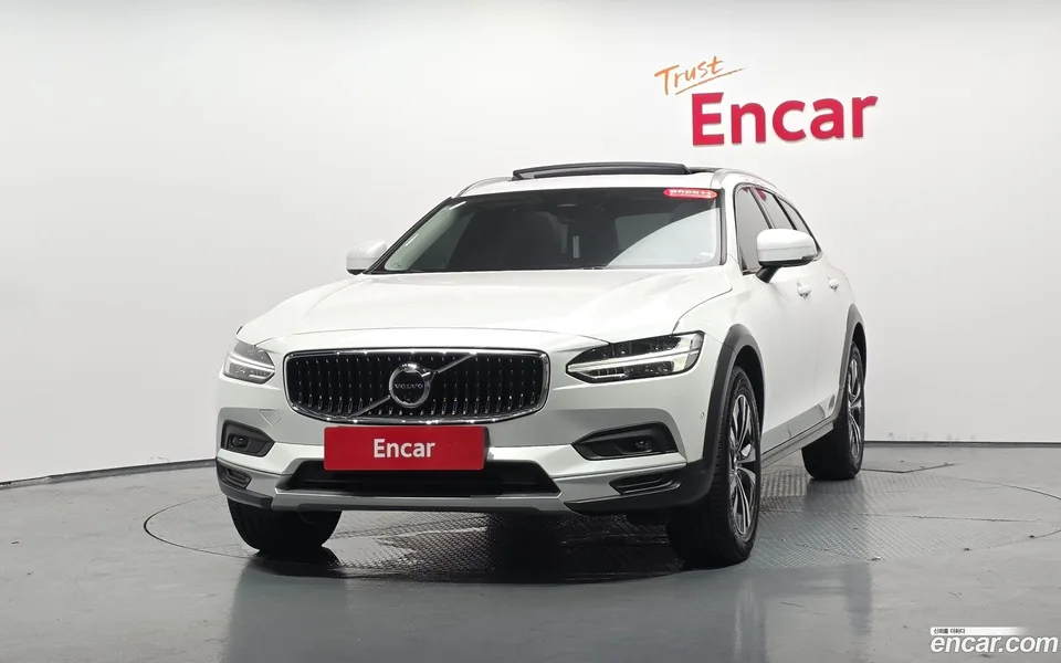 Volvo V90 Cross Country B5 AWD 2025 — thumbnail 3