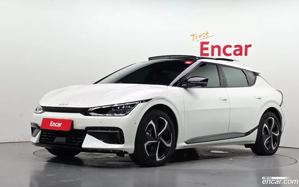 Kia EV6 4WD 2023 — photo 1, buy with delivery to Moscow