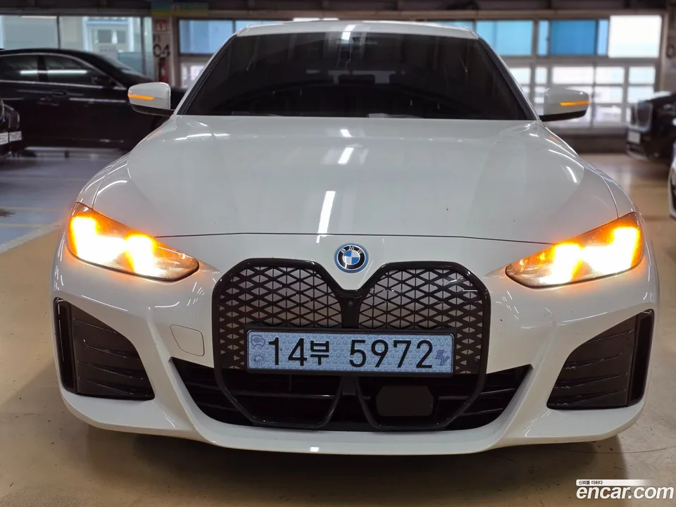 BMW i4 eDrive40 M 2025 — фото 1, купить с доставкой в Москву