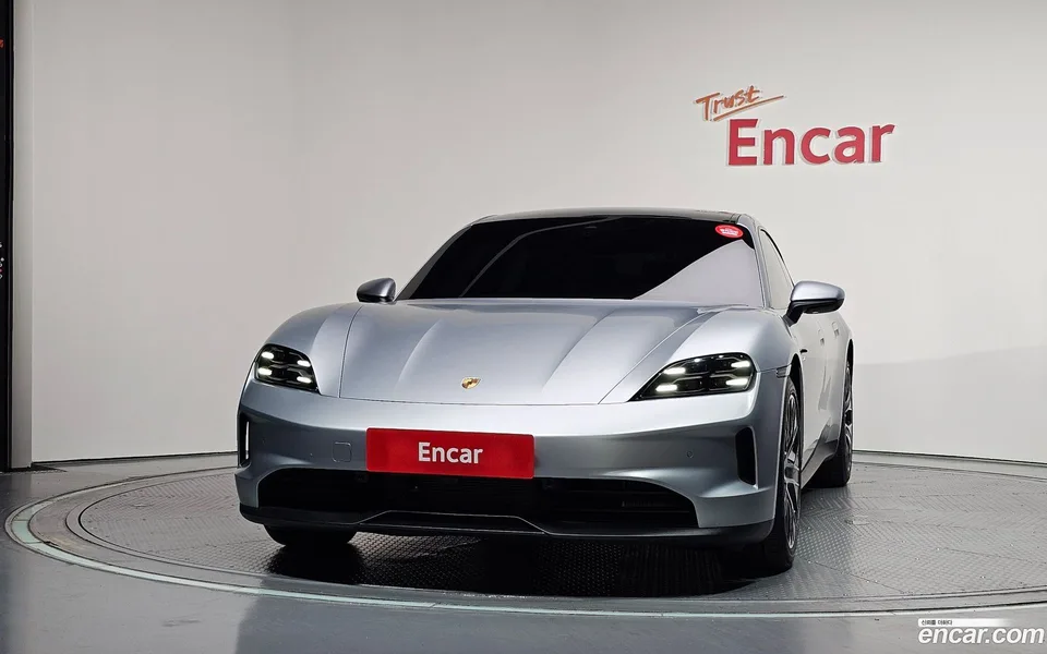 Porsche Taycan 2025 — thumbnail 3