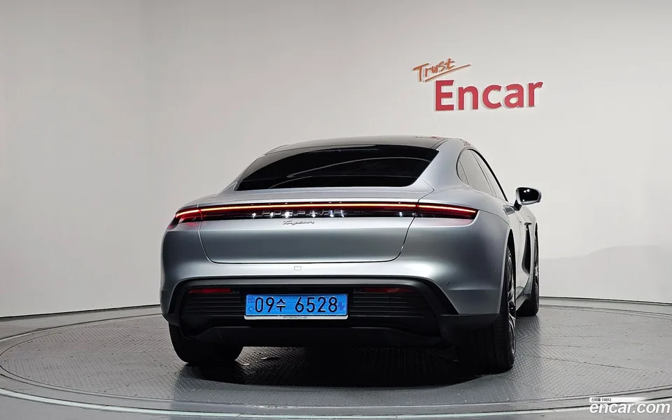 Porsche Taycan 2025 — thumbnail 4