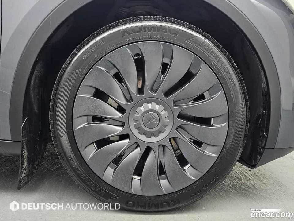 Tesla Model Y RWD 2023 — thumbnail 2
