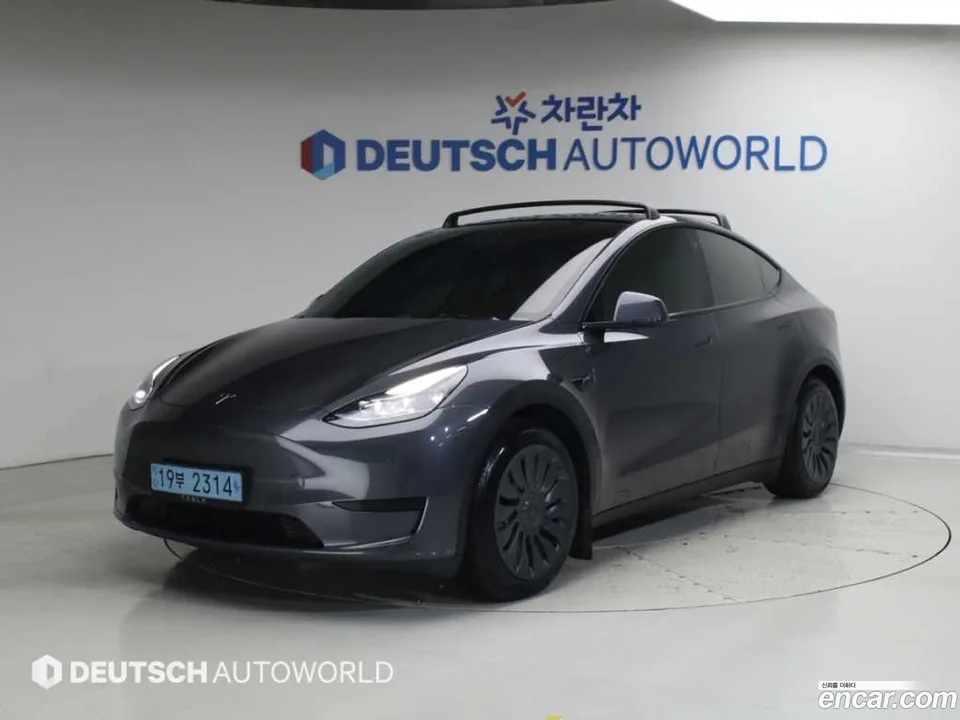 Tesla Model Y RWD 2023 — photo 1, buy with delivery to Moscow