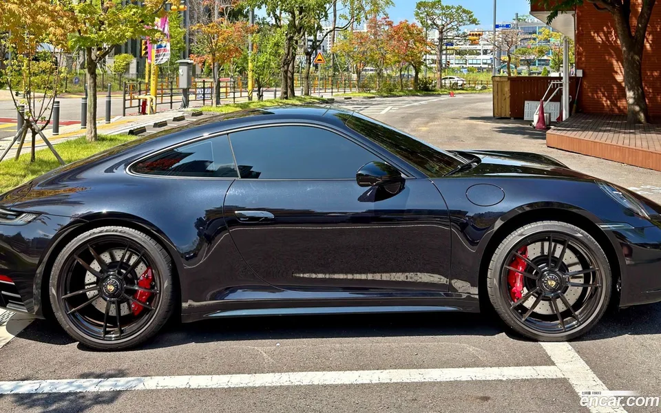 Porsche 911 (992) 4 GTS 2024 — миниатюра 2