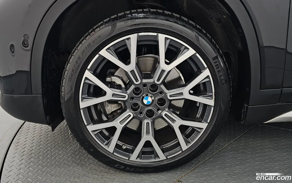 BMW X1 xDrive 20i xLine 2022 — thumbnail 2
