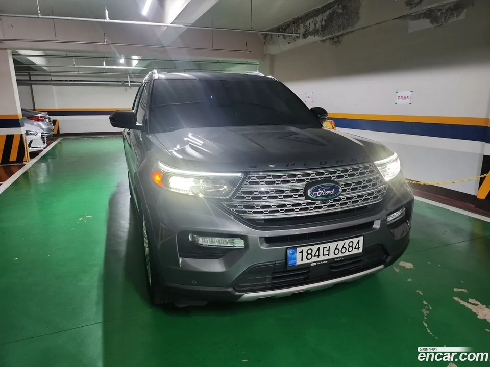 Ford Explorer 2.3 4WD 2022 — photo 1, buy with delivery to Moscow