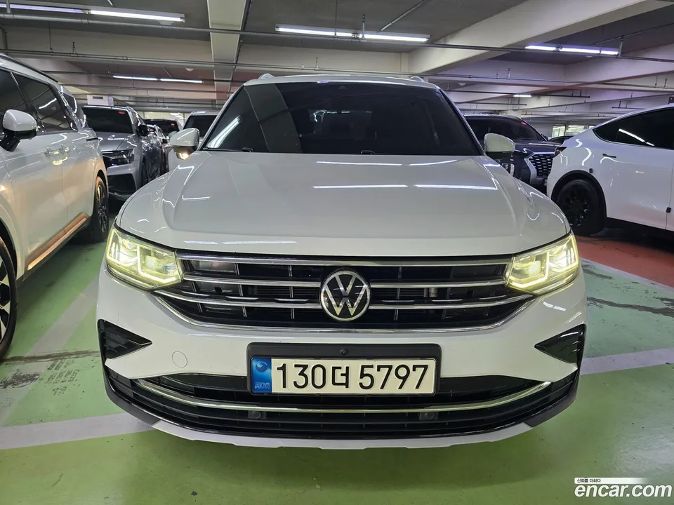 Volkswagen Tiguan 2.0 TDI 2022 — photo 1, buy with delivery to Moscow