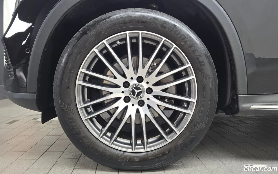 Mercedes-Benz GLC-Class GLC220 d 4MATIC 2023 — thumbnail 2