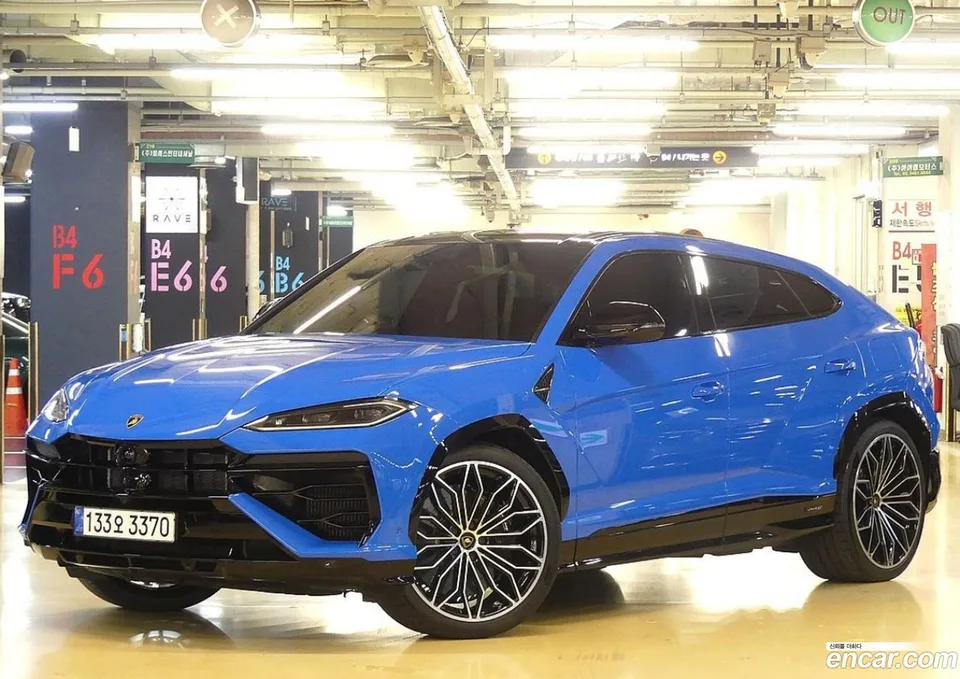 Lamborghini Urus 4.0 V8 SE 2025 — photo 1, buy with delivery to Moscow