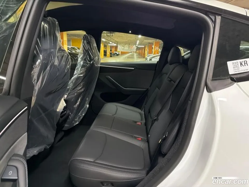 Tesla Model Y RWD 2026 — thumbnail 4