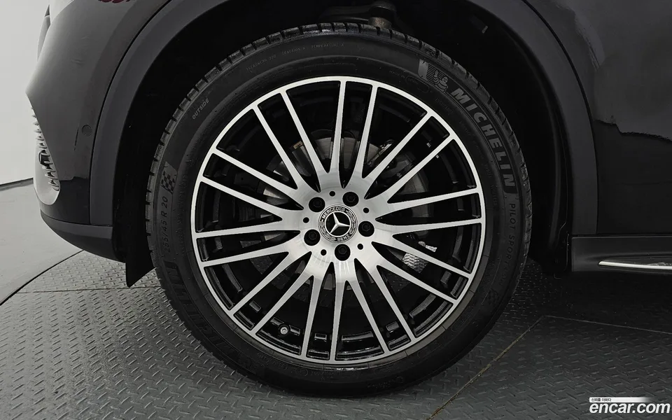 Mercedes-Benz GLC-Class GLC300 4MATIC 2025 — thumbnail 5