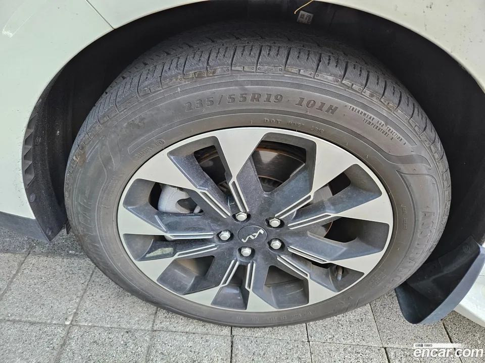 Kia Carnival 7 2023 — thumbnail 2