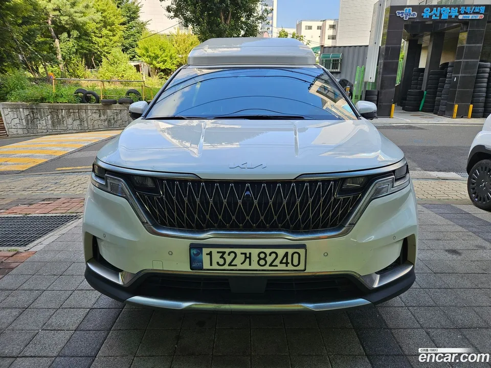 Kia Carnival 7 2023 — photo 1, buy with delivery to Moscow