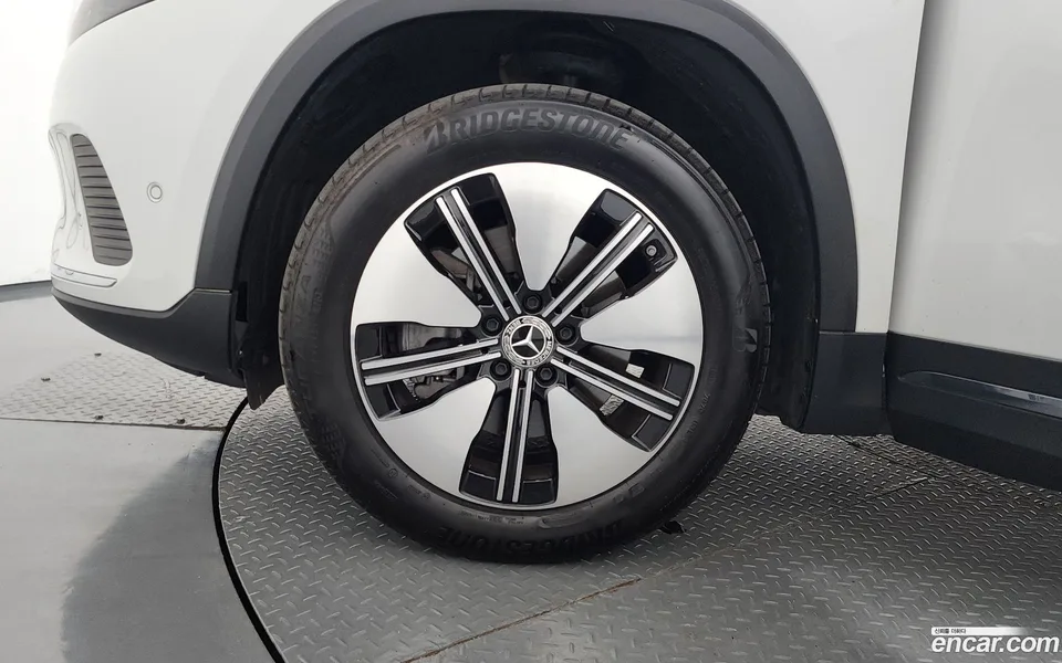 Mercedes-Benz EQA EQA250 2023 — thumbnail 2