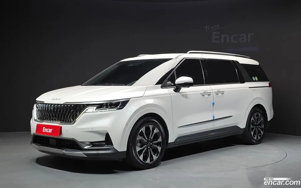 Kia Carnival 7 2022 — photo 1, buy with delivery to Moscow