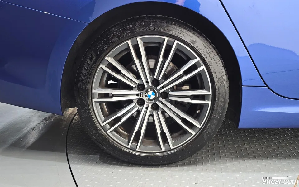 BMW 3 Series 320i M 2022 — thumbnail 2