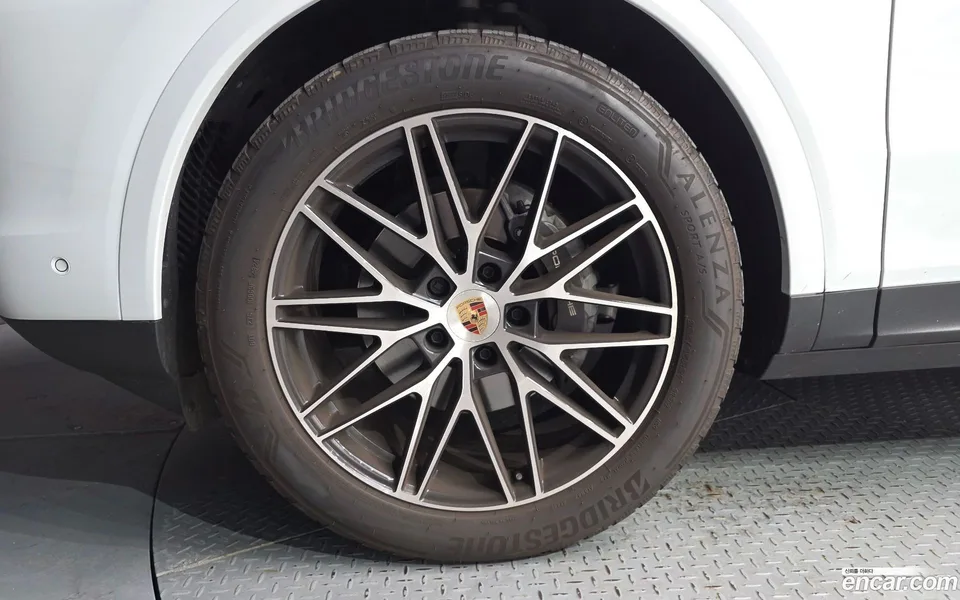 Porsche Cayenne 3.0 2025 — миниатюра 2
