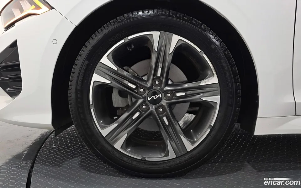 Kia K5 2.0 2023 — thumbnail 2