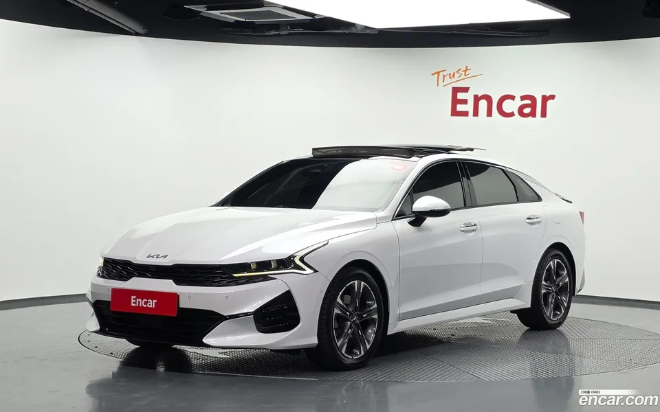Kia K5 2.0 2023 — photo 1, buy with delivery to Moscow