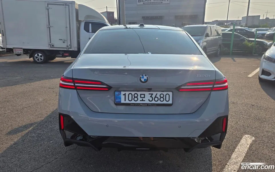BMW 5 Series 520i 2026 — thumbnail 2