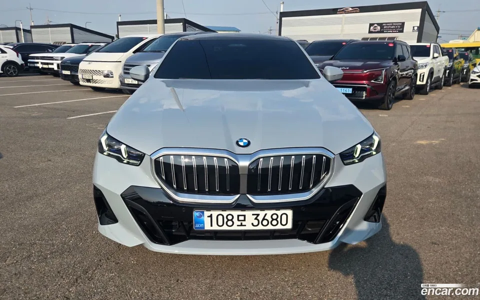 BMW 5 Series 520i 2026 — photo 1, buy with delivery to Moscow