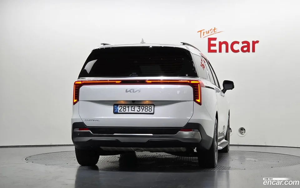 Kia Carnival 7 2024 — thumbnail 4