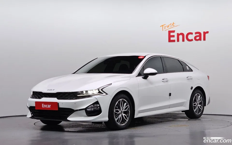 Kia K5 2.0 2023 — photo 1, buy with delivery to Moscow