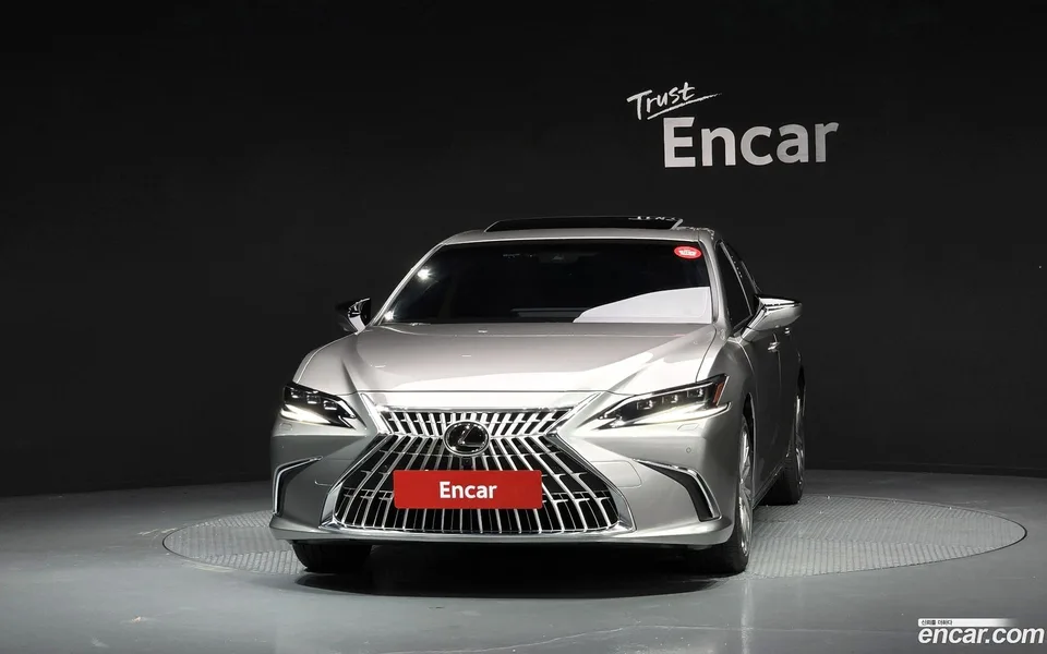 Lexus ES 300h 2025 — thumbnail 3