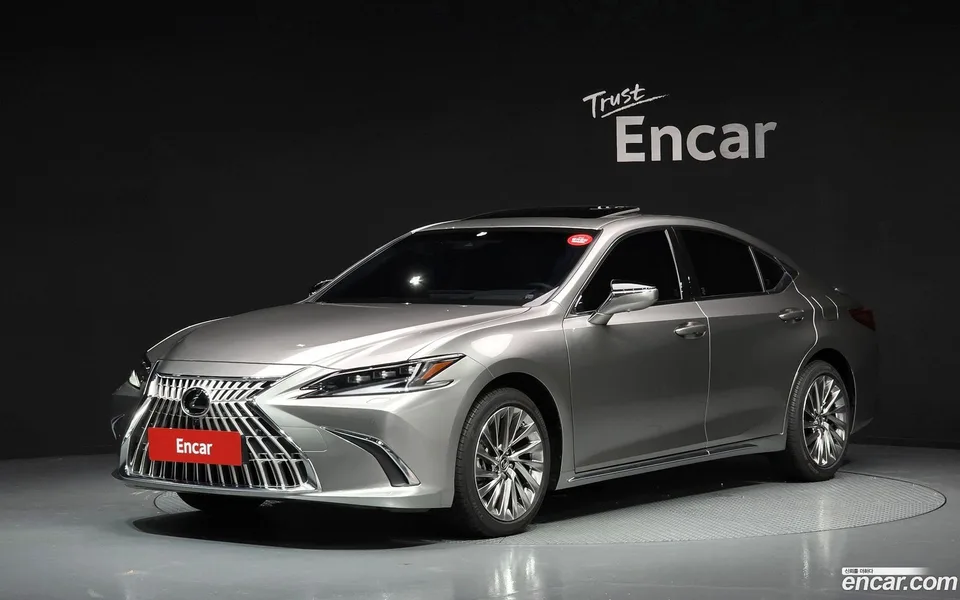 Lexus ES 300h 2025 — photo 1, buy with delivery to Moscow