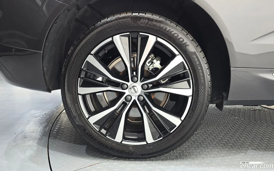 Volvo XC60 B6 2023 — thumbnail 2