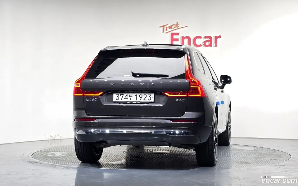 Volvo XC60 B6 2023 — thumbnail 4