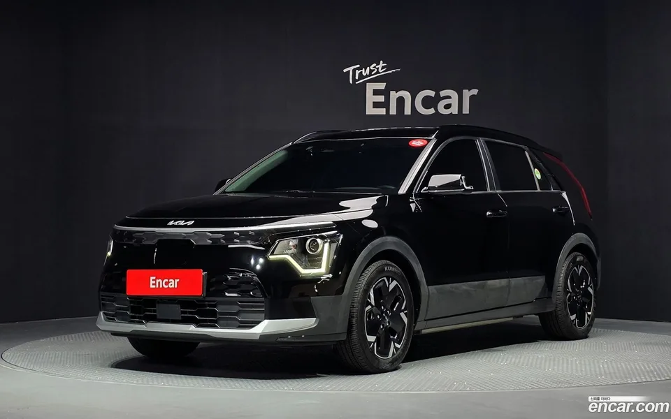 Kia Niro EV 2023 — photo 1, buy with delivery to Moscow