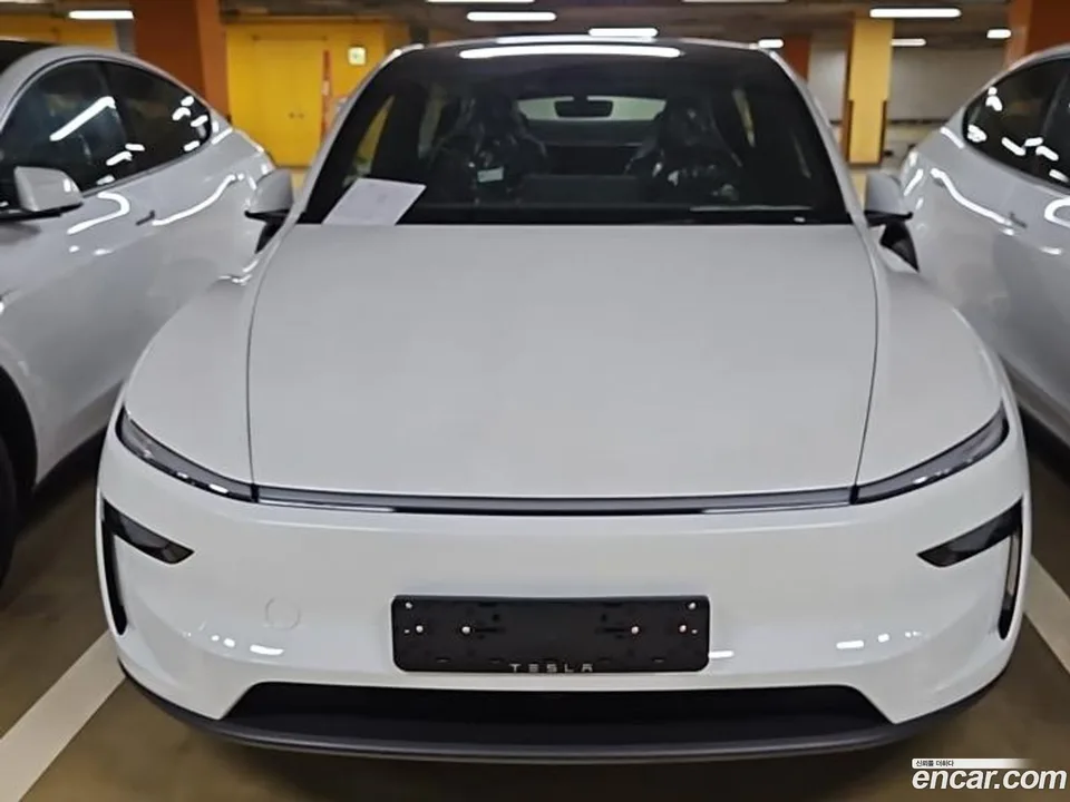 Tesla Model Y RWD 2026 — photo 1, buy with delivery to Moscow
