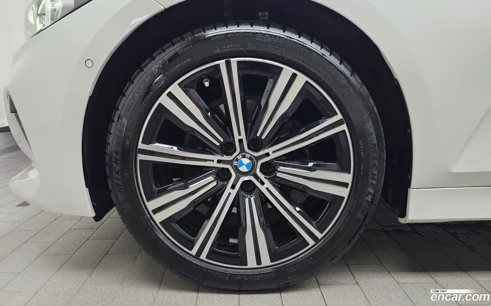 BMW 3 Series 320d 2025 — thumbnail 2