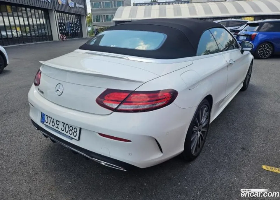 Mercedes-Benz C-Class C200 2023 — thumbnail 4