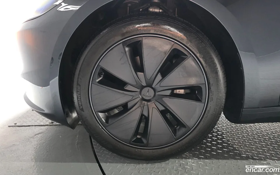 Tesla Model 3 RWD 2025 — thumbnail 2